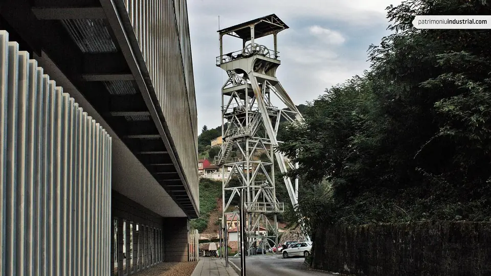 El castillete del pozo de El Entrego